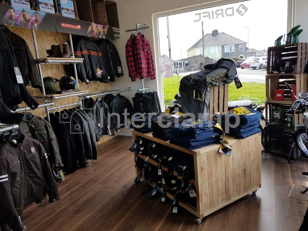 Shopfitting garment display built with Interclamp tube clamp fittings